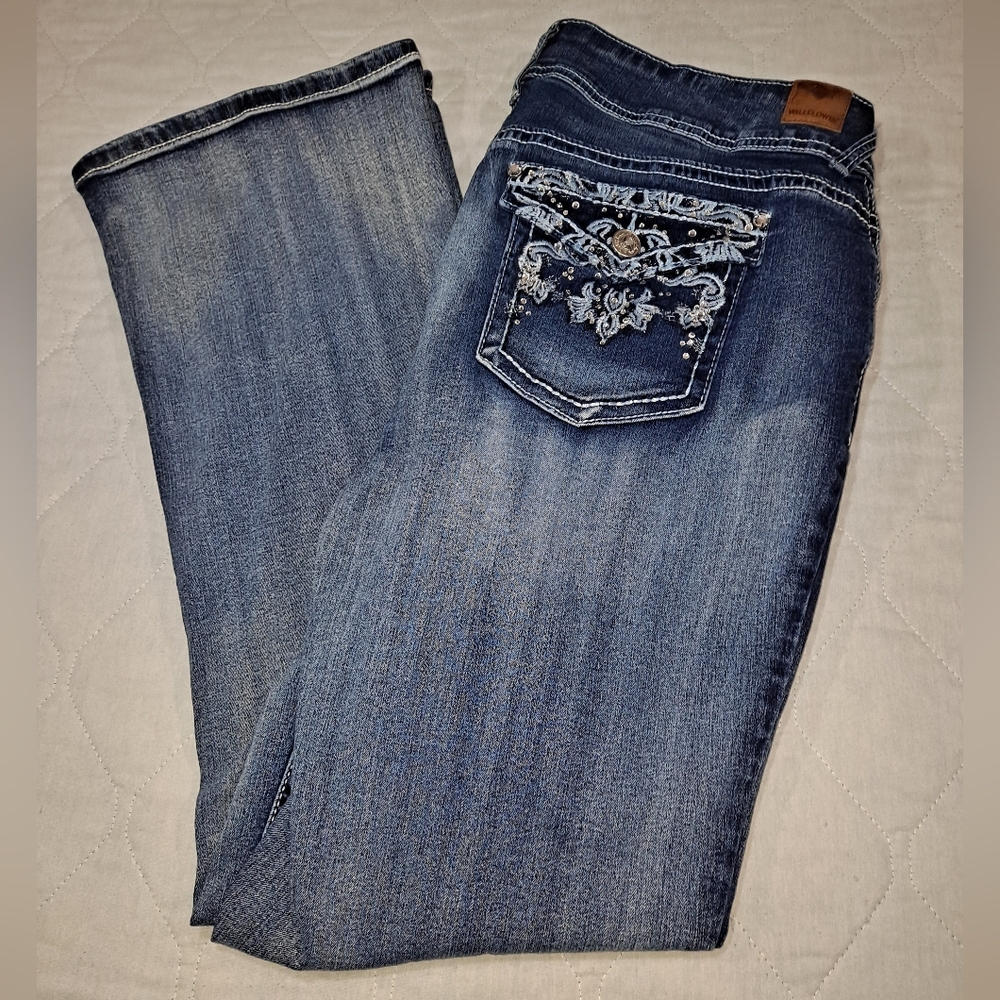 Wallflower Blue Embroidered Flare Jeans Stretch Denim Women's 17 Curvy Fit ZipUp